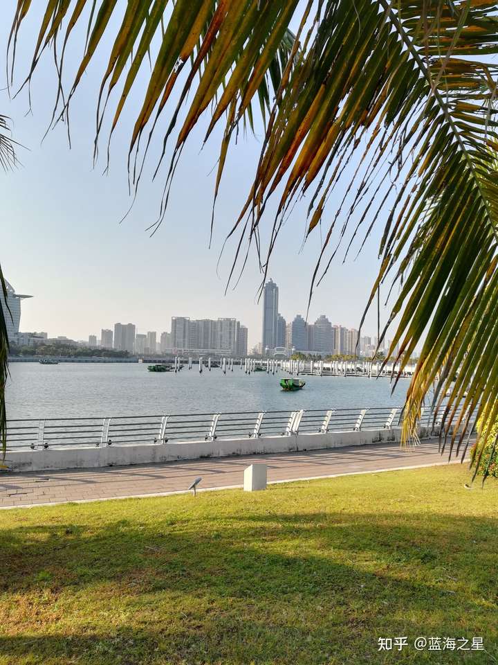 广东 湛江市   海在城中,城在海中.的海滨城市!