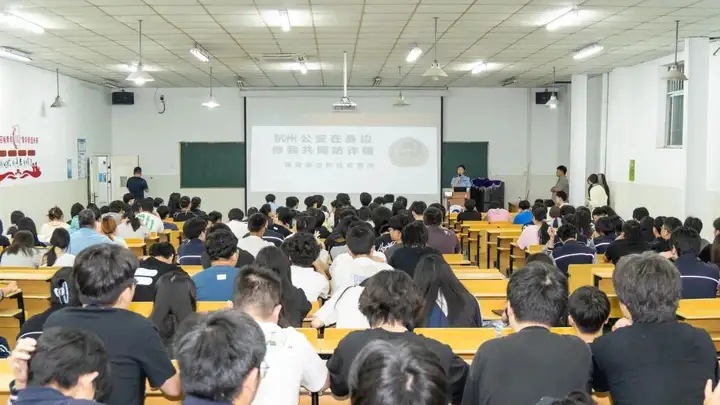 筑牢反诈“防护墙” 共筑校园 “安全网”丨富阳校区开展网络安全反诈宣传活动(图4)