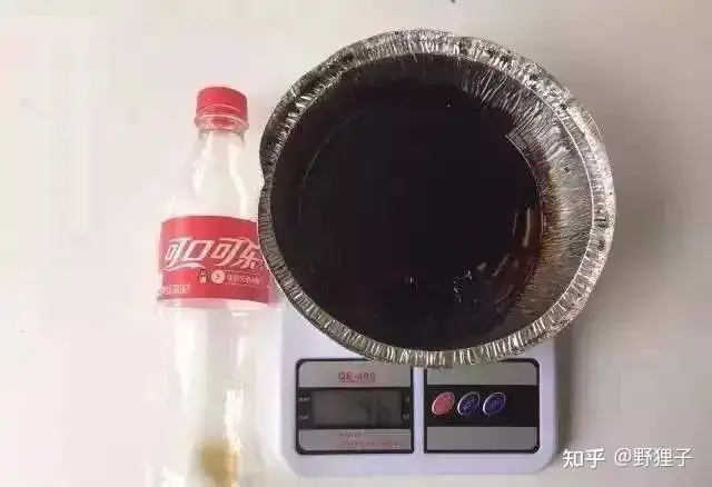 35 岁女子 1 天 5 瓶可乐喝成 60 岁脸，可乐危害真有这么大吗？高糖饮食为何会加速健康恶化？