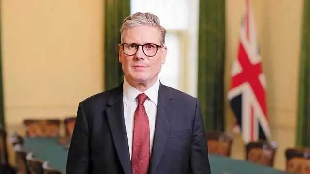 英国首相斯塔默宣布辞职，英国政坛会发生什么变化？谁可能接任？