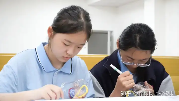 【活力校园】手绘风铃添彩 心融美育校园 | 塘栖校区组织开展手绘风铃活动(图2)