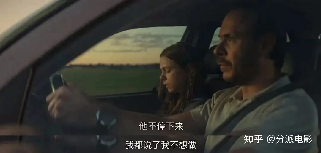 《一个近乎正常的家庭》网飞爆款,这大尺度剧好刺激!