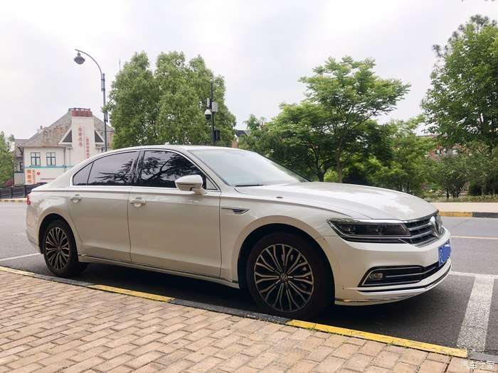 白色撞上银色魔都与欧洲的混搭体验不虚此行辉昂