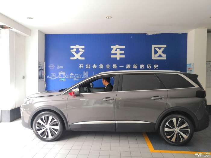 首见国六青岩灰标致5008实车说说gt车型的事