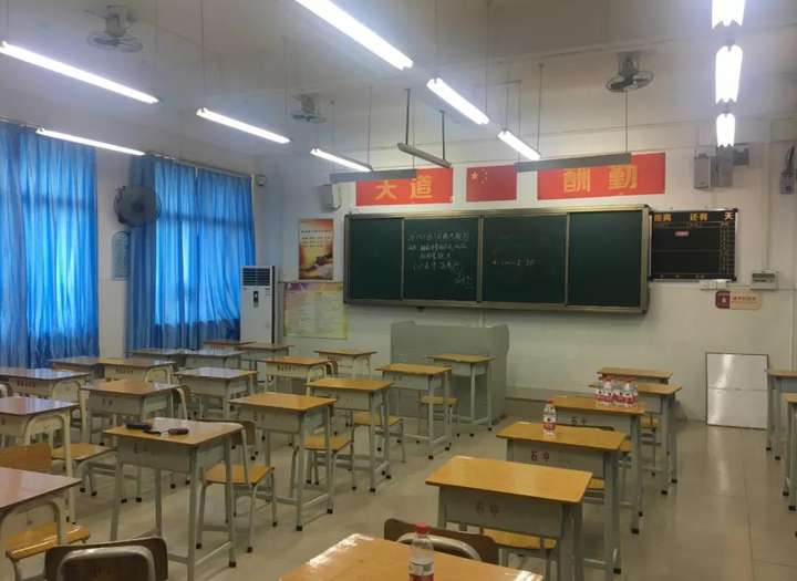 学校教室用护眼灯都是led的吗