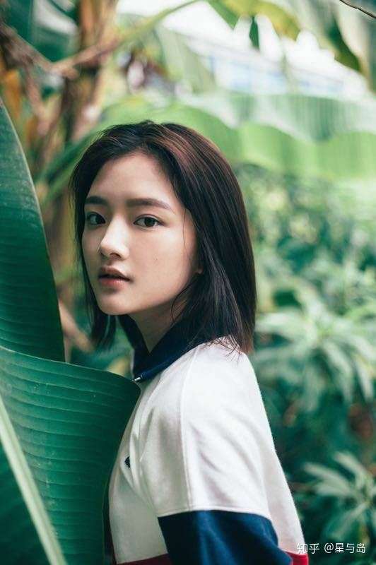 看完〖悲伤逆流成河〗,再看这个答案第一反应必须是易遥(演员任敏)啊!