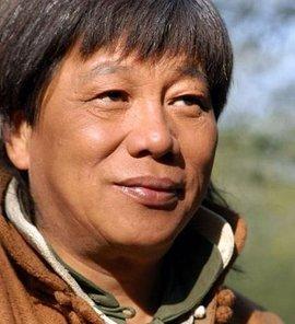 分享 人物简介 梁小龙,1948年4月28日出生于广东中山,武术家,演员