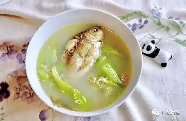 鯽魚絲瓜湯怎樣做鯽魚絲瓜湯的做法