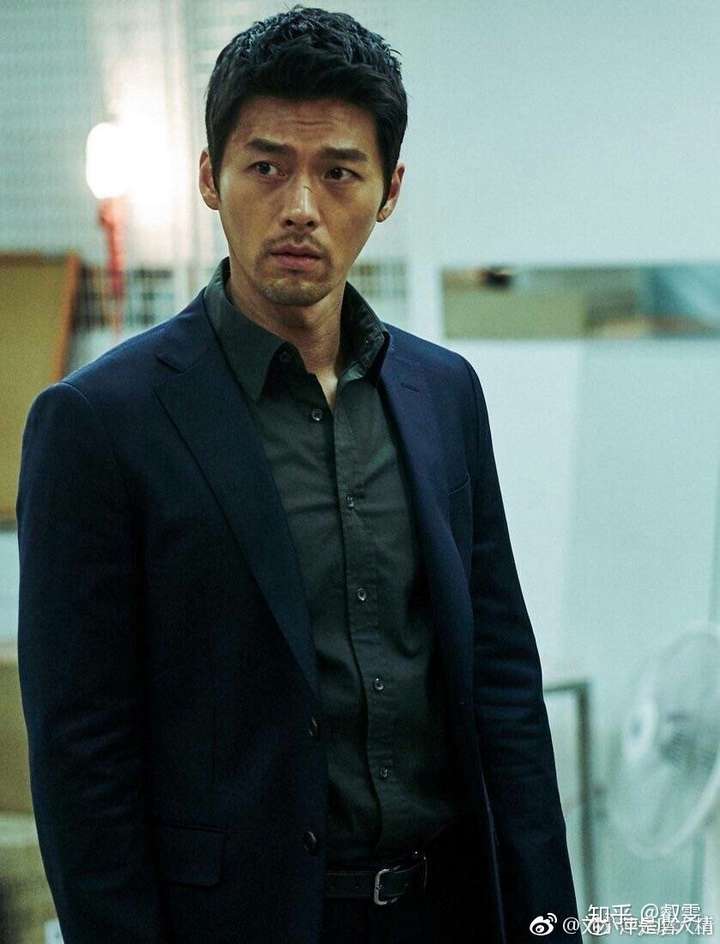 我第一个念头也是玄彬 看看这玄彬的逆天颜值跟硬汉感!