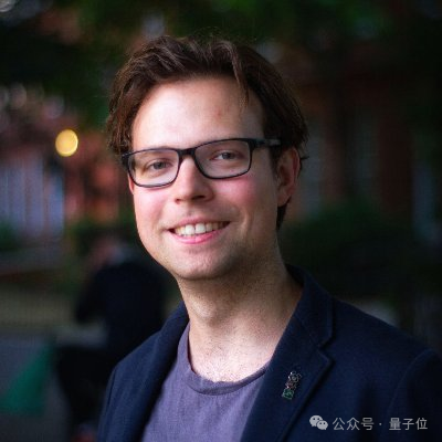 不怕被挖！谷歌晒IMO金牌团队大合照，还挨个圈出了联系方式