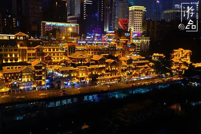 重庆实力宠粉：五一举行升国旗仪式，为了游客再次封桥封路