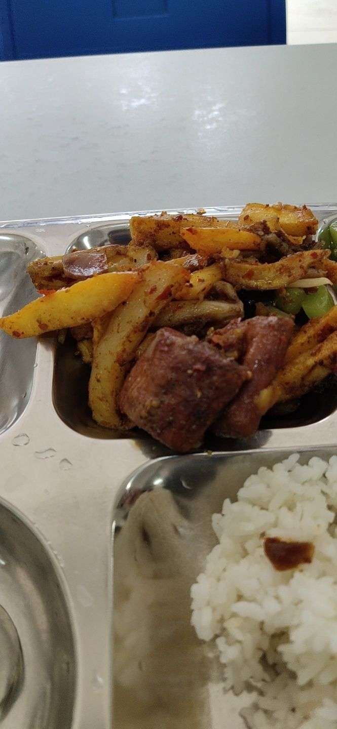 四川文化艺术学院的食堂有哪些推荐的美食