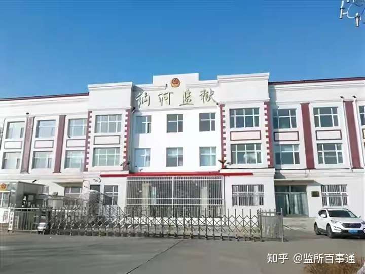 每个监狱都有狱内医院,每个省监狱系统都有一个专门的监狱医院,里面的