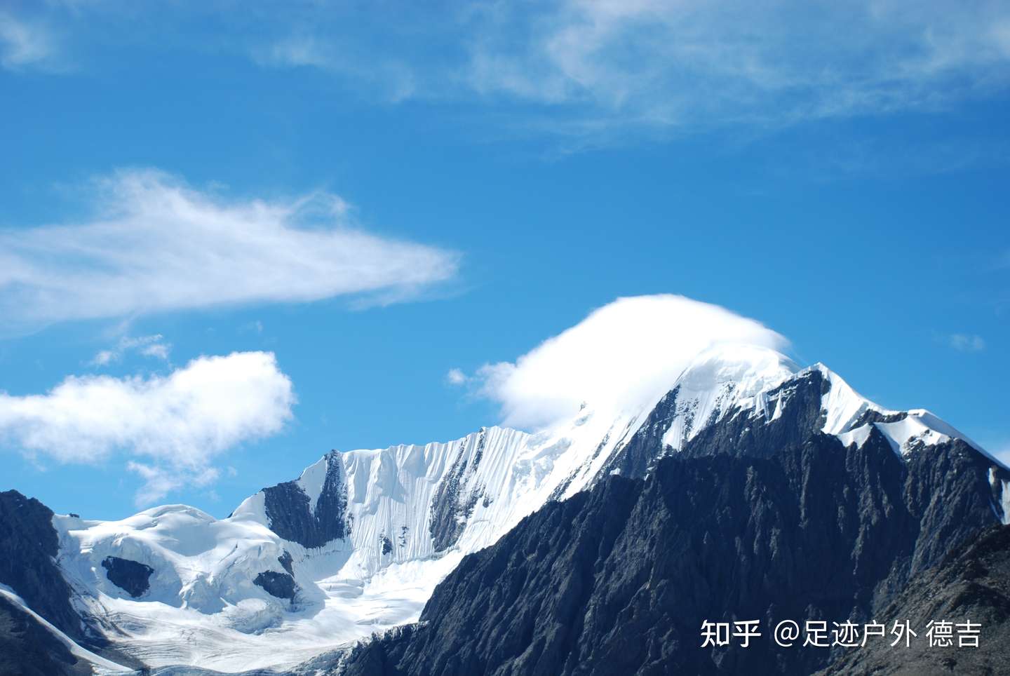 勒多曼因 Reddomain 海拔6112m 位于四川省横断山脉贡嘎山域北部日乌且沟与磨西沟的交汇处 知乎