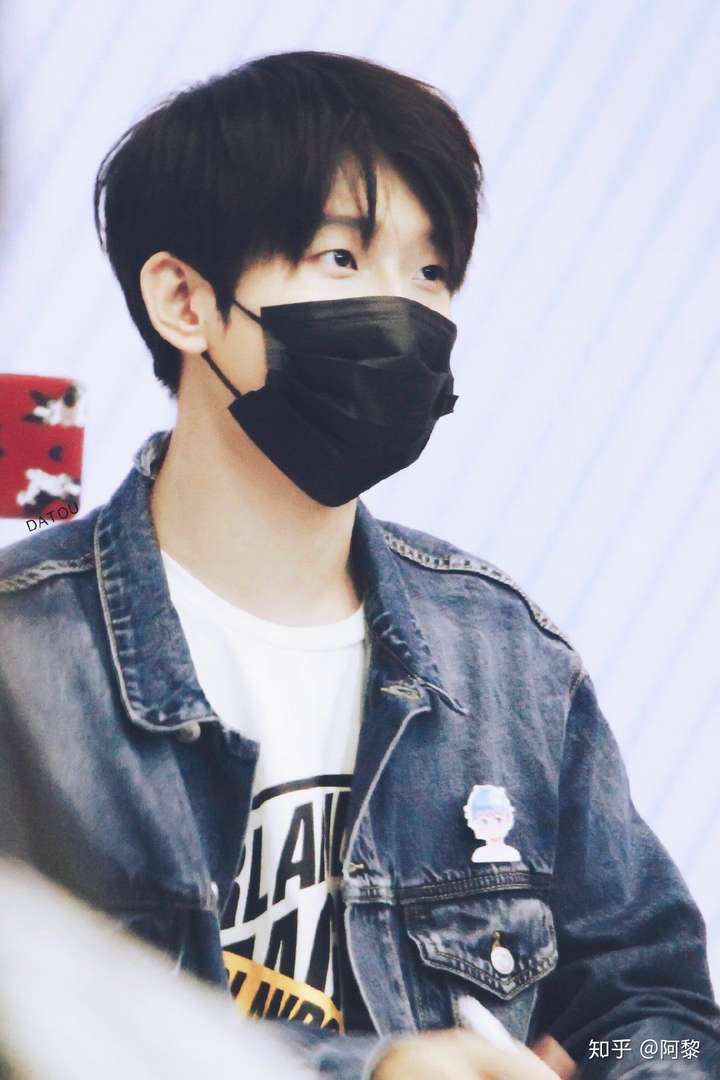 有没有姐妹可以发一点花少北北子哥的照片,6眼泪了?