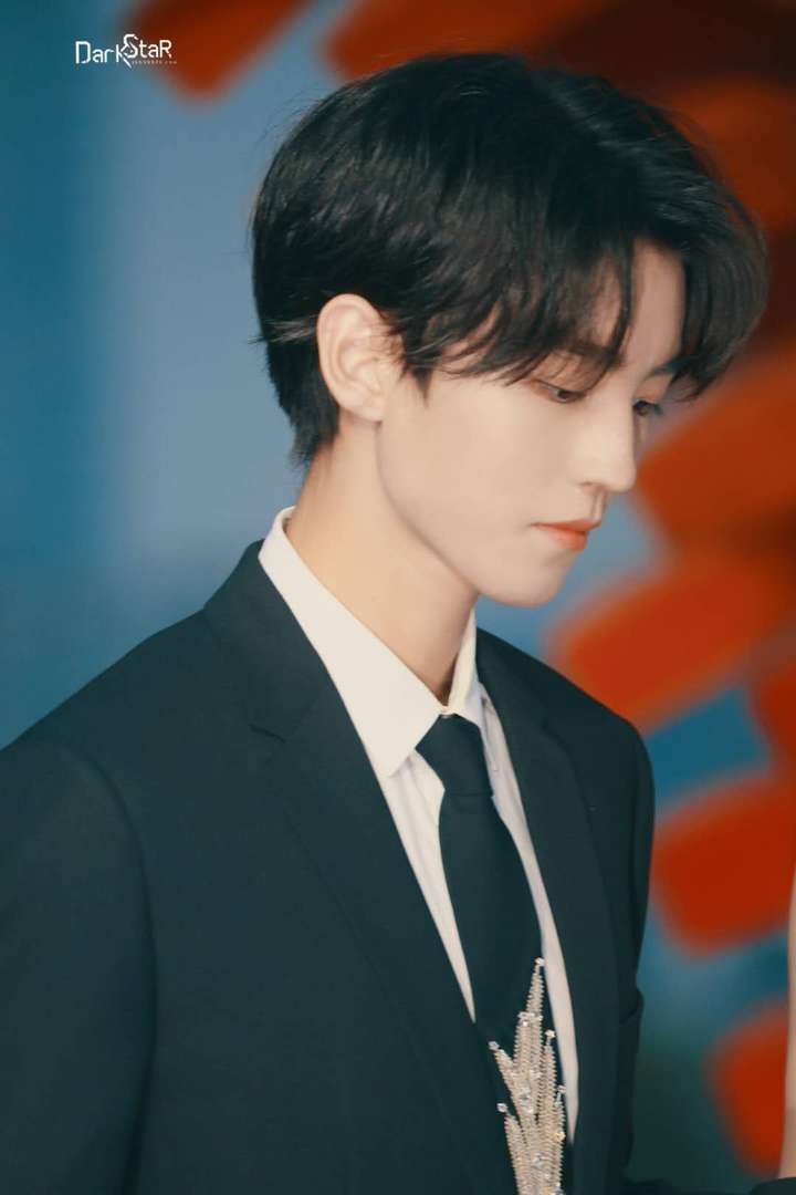 集美们有没有王俊凯的中分照?