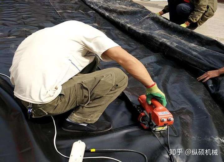 两布一膜土工膜焊接机器
