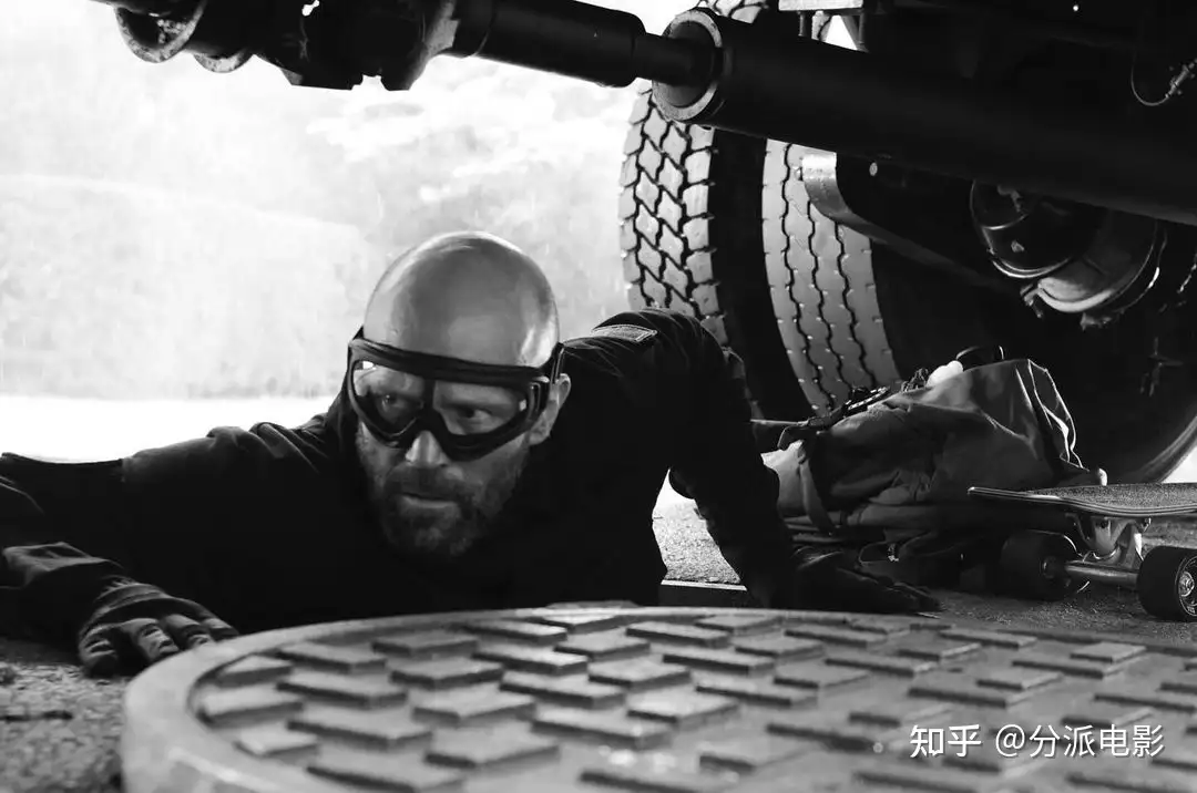 年度爽片来袭,杰森·斯坦森《养蜂人》太硬了!