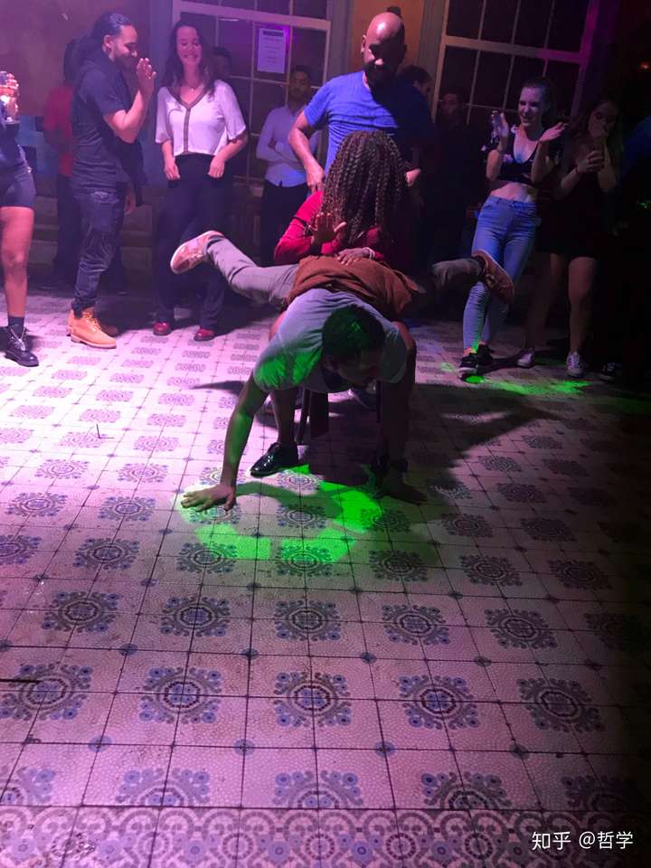 在中国已经基本消失的迪斯科却依然在国外特别是在韩国被欢迎是不是