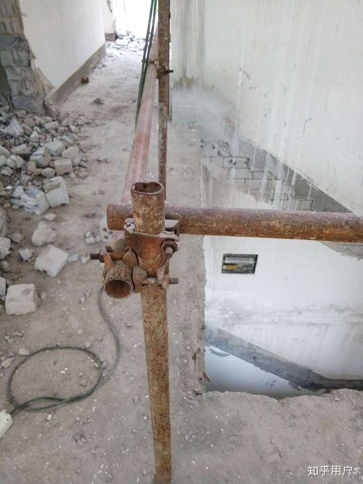 钢管脚手架中的直角扣件旋转扣件对接扣件防滑扣件具体长什么样子