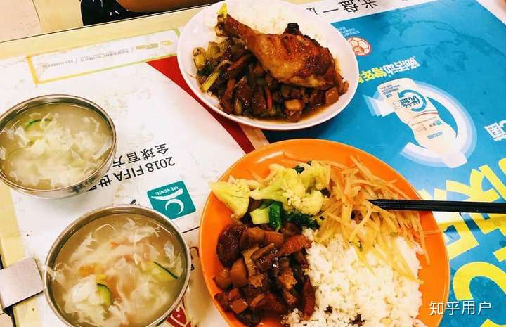 在北京电影学院里就餐是一种怎样的体验?有什么推荐的食堂和美食?