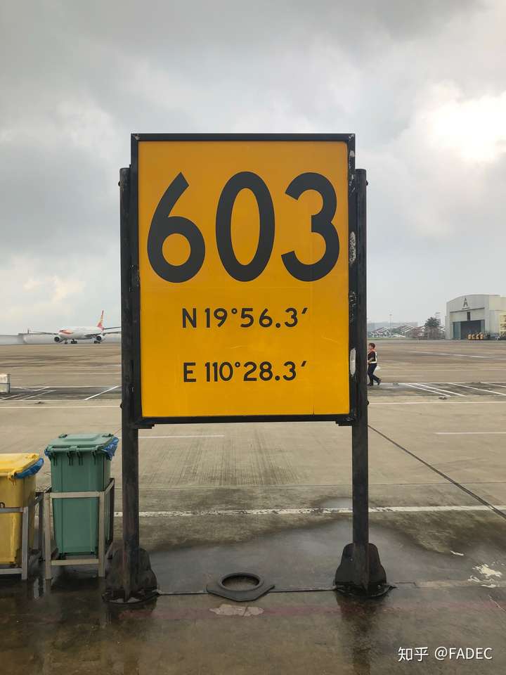机场登机口为什么都标注有经纬度