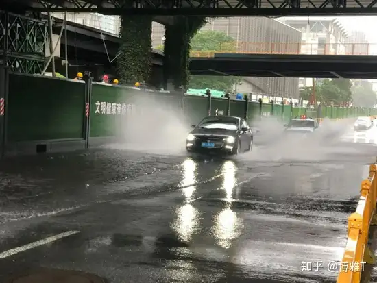 昨晚杭州一村整村转移！今天机场325架航班取消