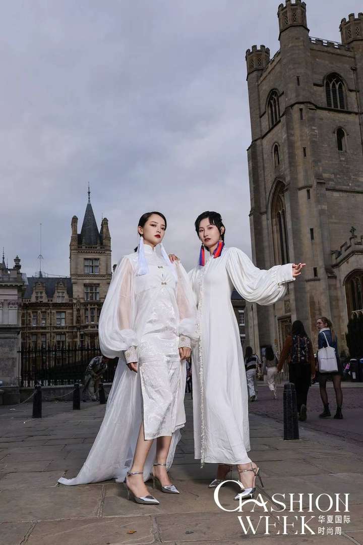 华夏国际时尚周团队抵达伦敦 首份智造大片已送达