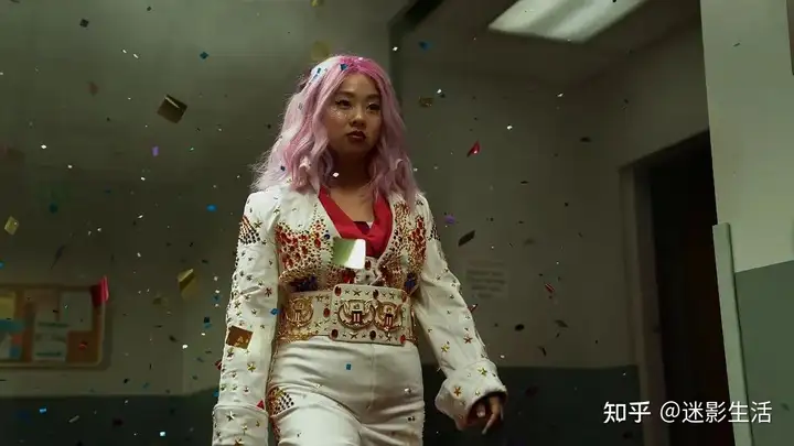 2022年杨紫琼主演的《瞬息全宇宙》告诉了我们什么道理，或者说该电影有什么深刻含义？(瞬息万变百度百科)