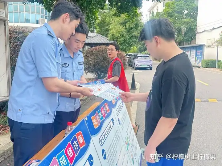 【平安校园】警校联动筑防线 反诈宣传护校园 | 我校富阳校区开展反诈宣传活动！(图4)