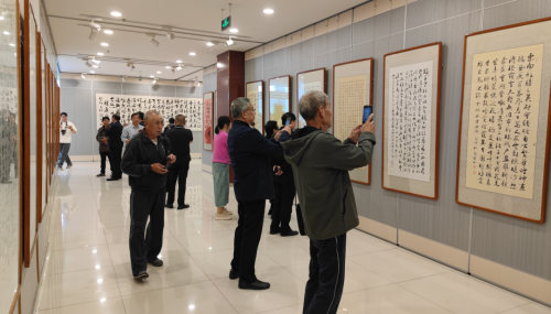 书法名家赵登山向邢台市图书馆捐赠《赵登山书法作品鉴赏》