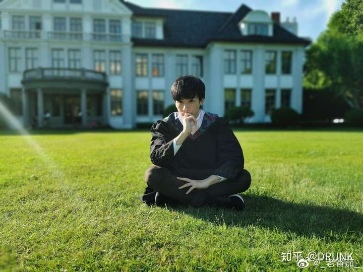 老番茄,高中毕业于建平,后考入复旦大学金融系,现在在读研.