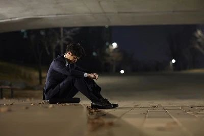 对此,许多人都将之划为不想让妻子看到自己无能的一面,想要通过晚回家