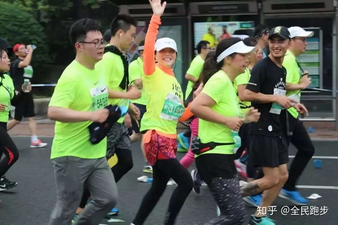 51岁歌手陈明北京半马破2 50岁又如何 不疯狂才是老了 知乎