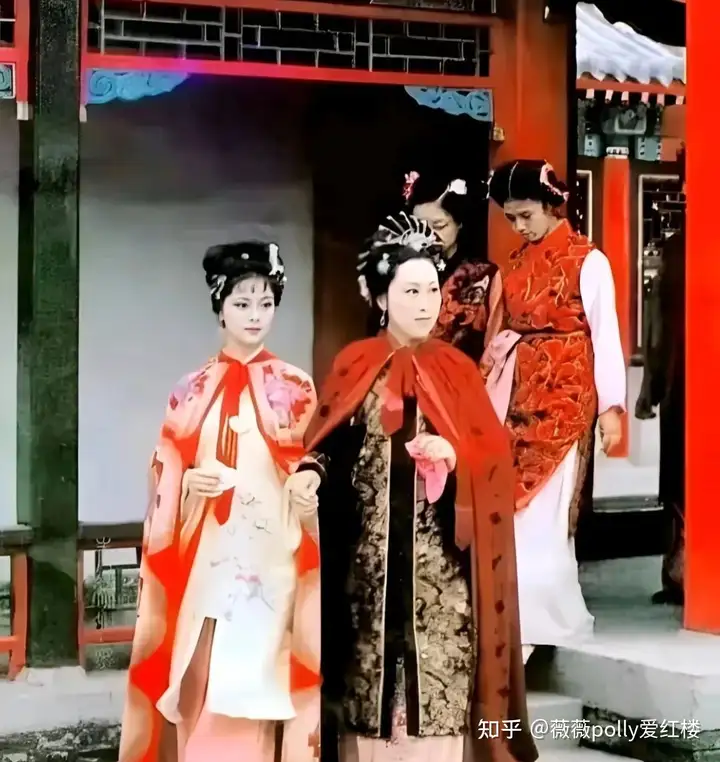 《红楼梦》中薛姨妈一家为什么住在贾家不走？哪有这样走亲戚的？