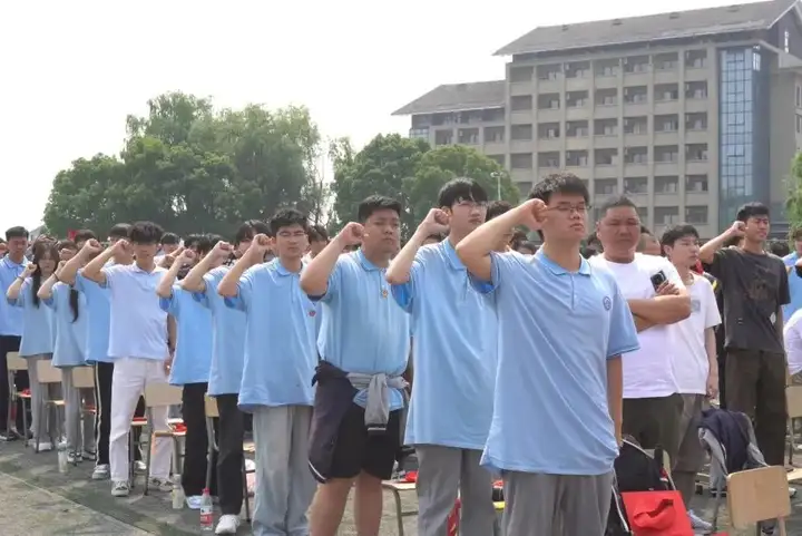 正青春 向未来 | 2025塘栖校区高三成人礼(图24)