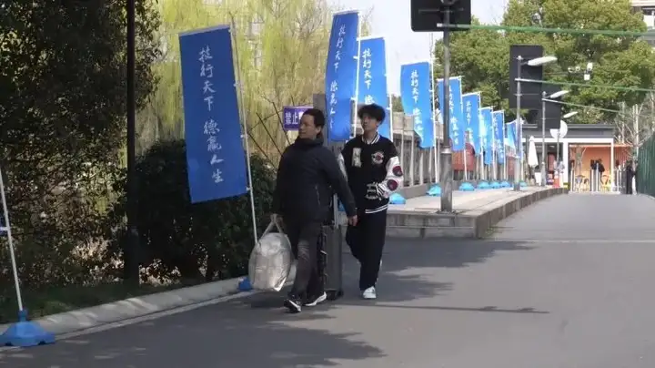 春光開序曲 青春赴新程 | 塘棲校區春季學期開學報到(圖1) 春光開序曲 青春赴新程 | 塘棲校區春季學期開學報到(圖1)