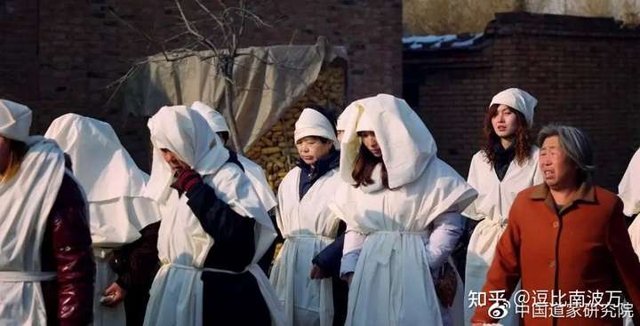 上海一对新人办日式婚礼,新娘被嘲像披麻戴孝,大家怎么看?