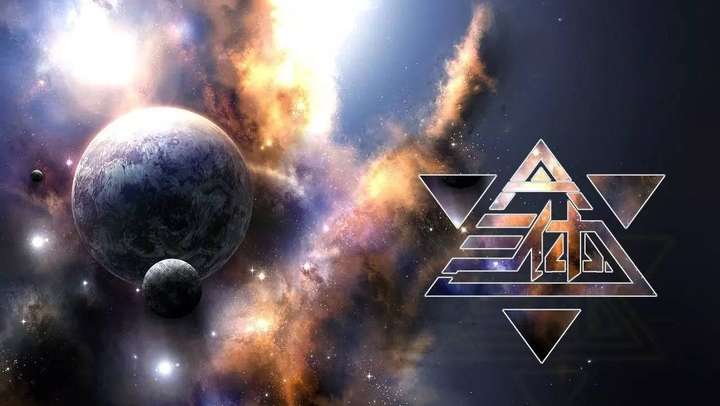 我喜欢刘慈欣的《三体》,通过与三体星系的对比,让我更加感觉到地球