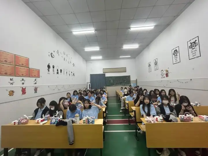 青春印记 | 奋楫笃行 • 一路生花 ——21幼儿保育二班班级风采(图10) 青春印记 | 奋楫笃行 • 一路生花 ——21幼儿保育二班班级风采(图10)