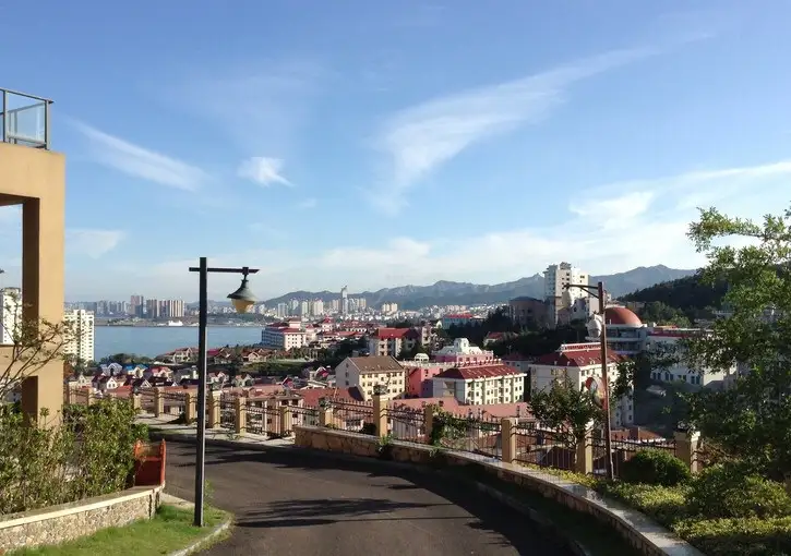 威海市的市区风景更像是一座欧洲的城市 威海不仅美丽而且极其的富有且低调 知乎