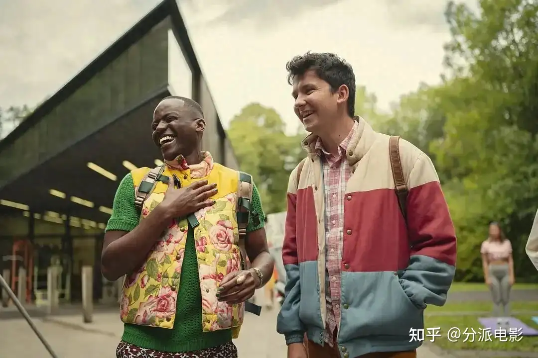 网飞尺度顶流校园剧,《性爱自修室》回来了!