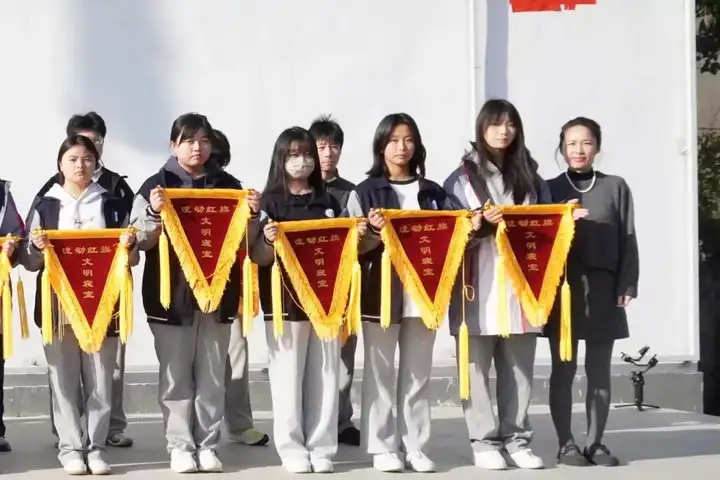 【活力校園】花信風(fēng)傳年少 流光照徹征程 | 塘棲校區(qū)幼兒保育2501班級風(fēng)采(圖8)