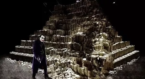 《蝙蝠侠:黑暗骑士》中,小丑烧钱那场戏,实际烧了多少钱?