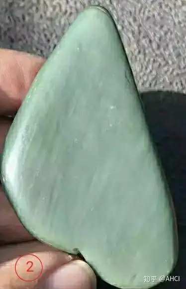 籽料相同的油脂光泽以外,直闪石还会出现丝娟状结构直闪石玉石有两