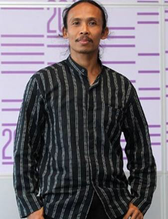 我觉得突袭里的大反派疯狗是真的猛. 不是男主,但远超男主角.