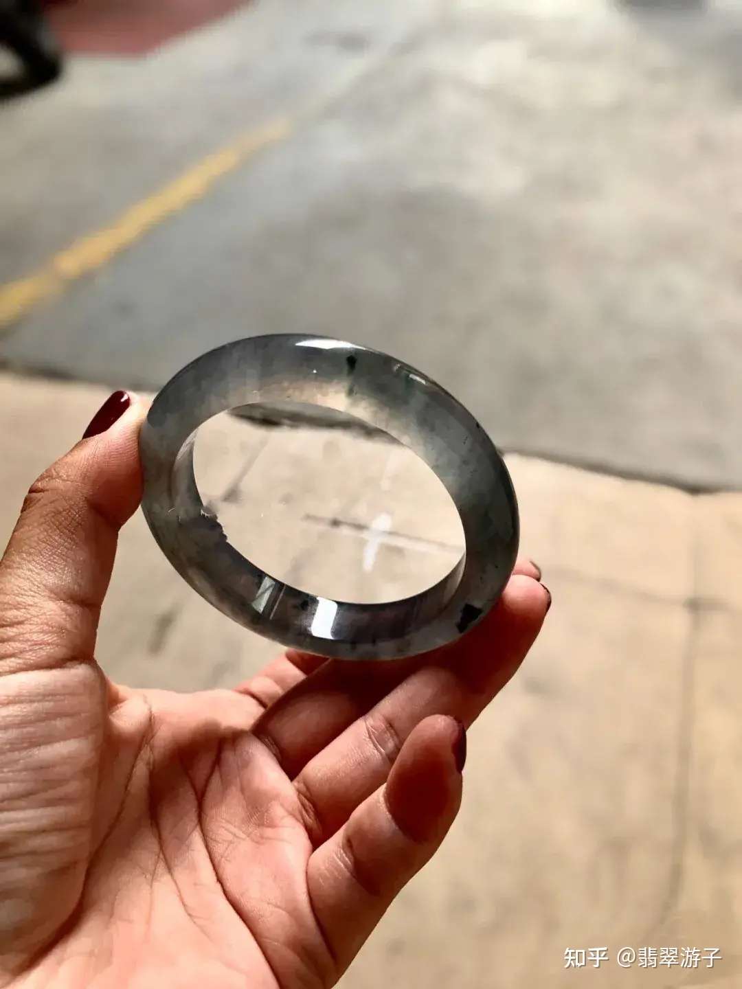 翡翠游子 的想法: 江南夜雨,水墨丹青的感觉,黑冰翡翠手镯 - 知乎