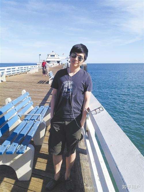 如何看待招财大牛猫成为中国首个百万公众号?