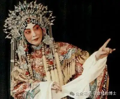 在戏曲或影视表演里,女扮男装屡见不鲜,当然男扮女装也不在少数.