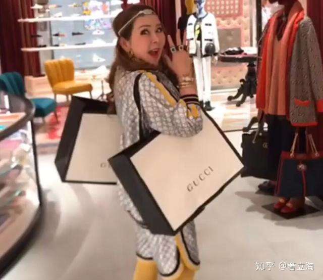 日本富婆被誉为u201c古驰女王u201d,珠宝钻石挂满,全身上下全是GUCCI - 知乎
